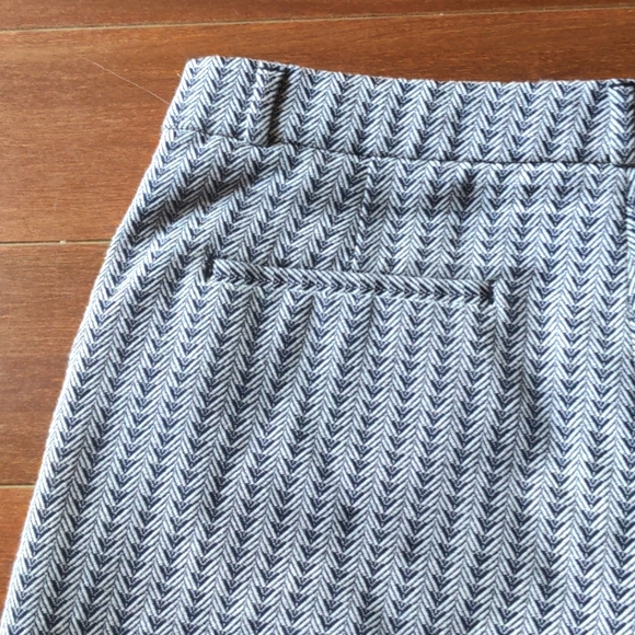 Banana Republic Black and White Patterned Shorts - Picture 7 of 7